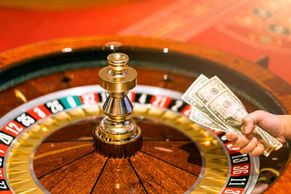 Discover Live Dealer Challenges and Progressive Slot Collections Through เว็บ คาสิโน
